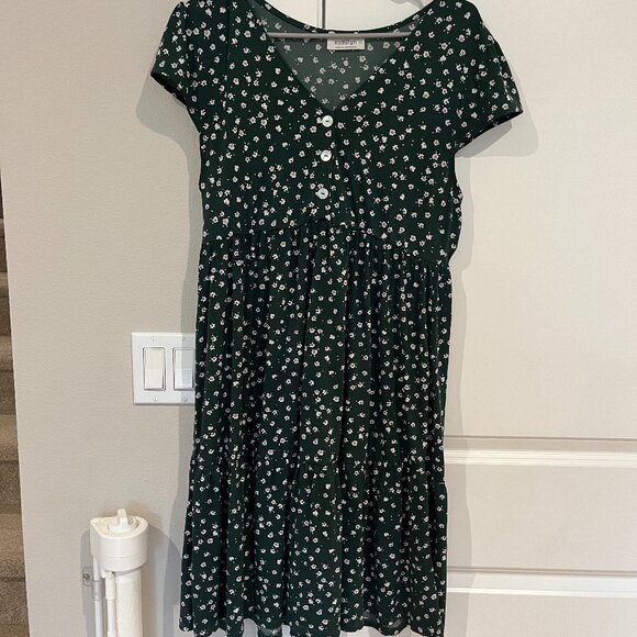 Kaileigh | Green Floral Maternity Dress | Size Large - Picture 1 of 3